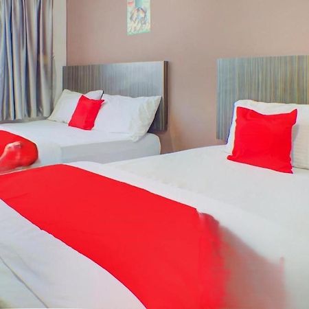 OYO 89985 Js Hotel Johor Bahru Buitenkant foto