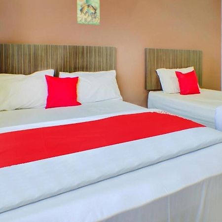 OYO 89985 Js Hotel Johor Bahru Buitenkant foto