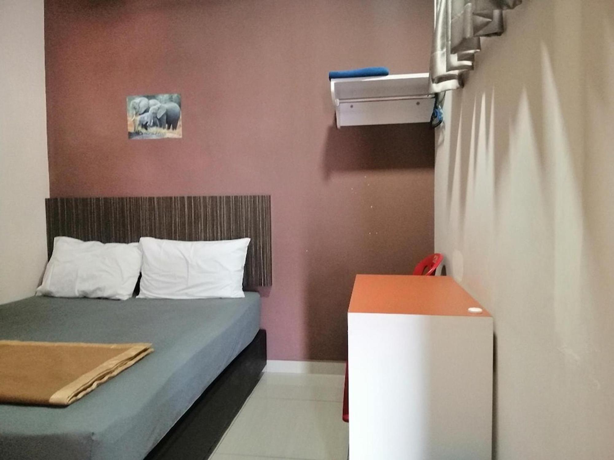 OYO 89985 Js Hotel Johor Bahru Buitenkant foto