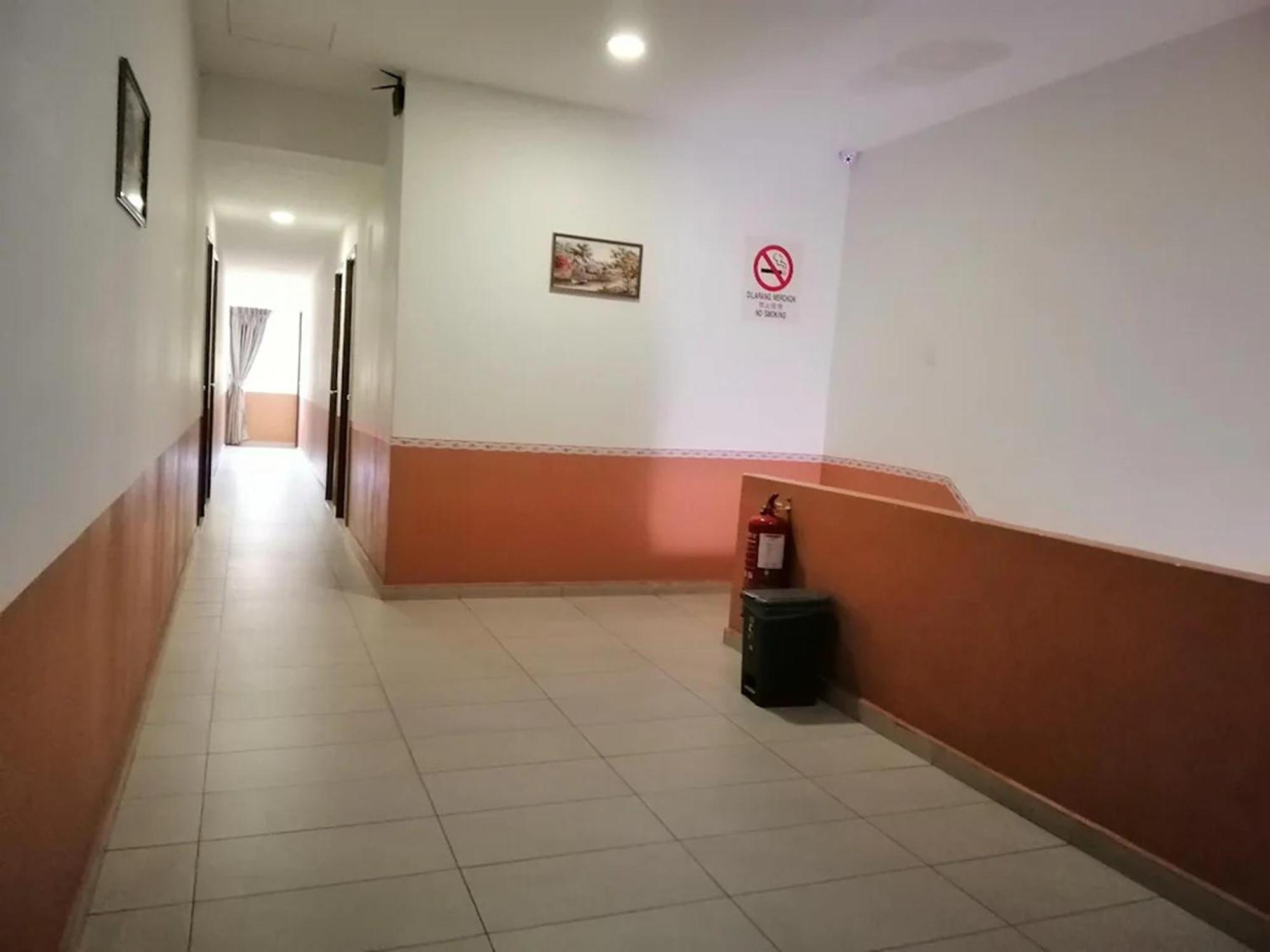 OYO 89985 Js Hotel Johor Bahru Buitenkant foto