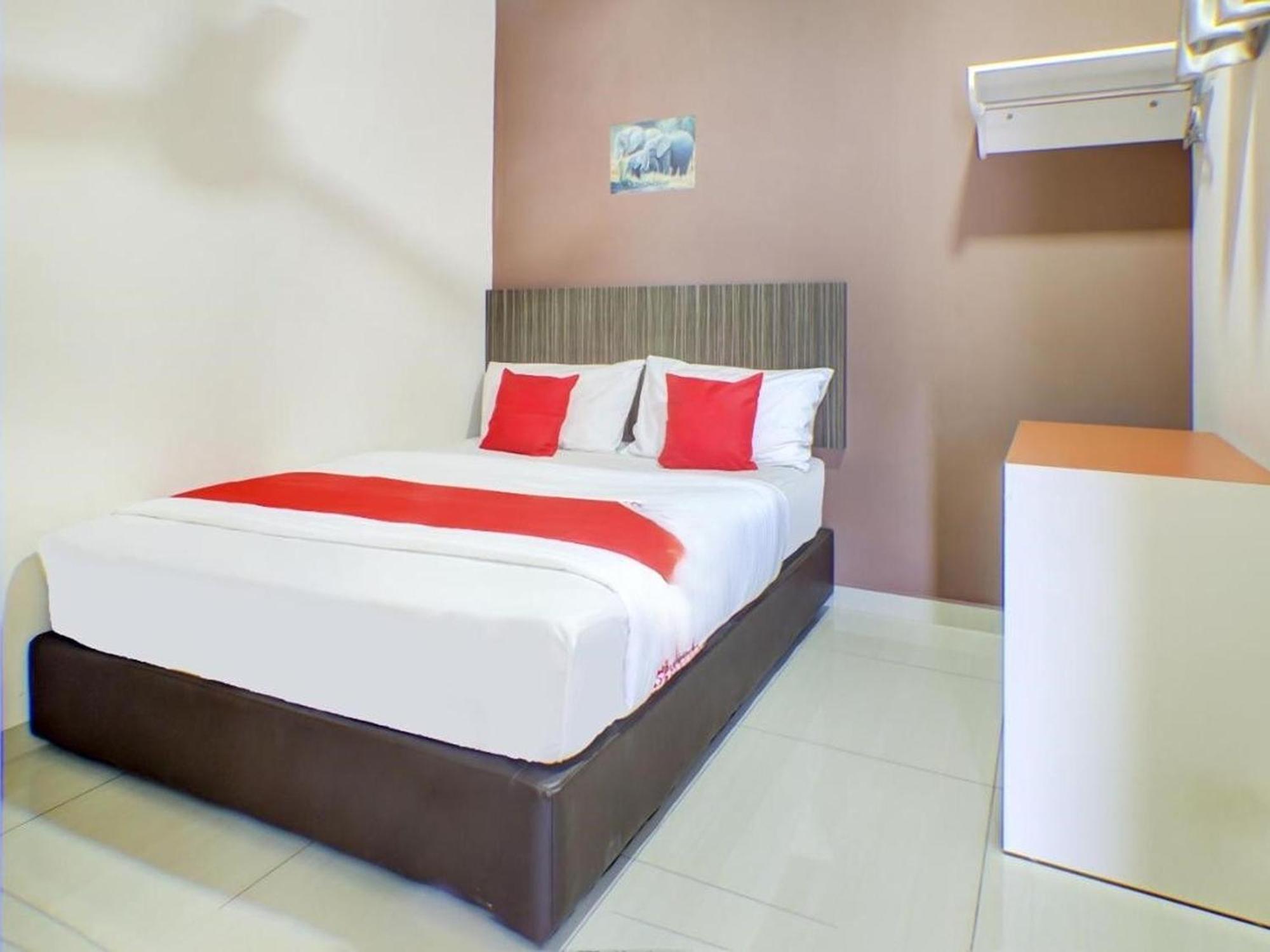 OYO 89985 Js Hotel Johor Bahru Buitenkant foto