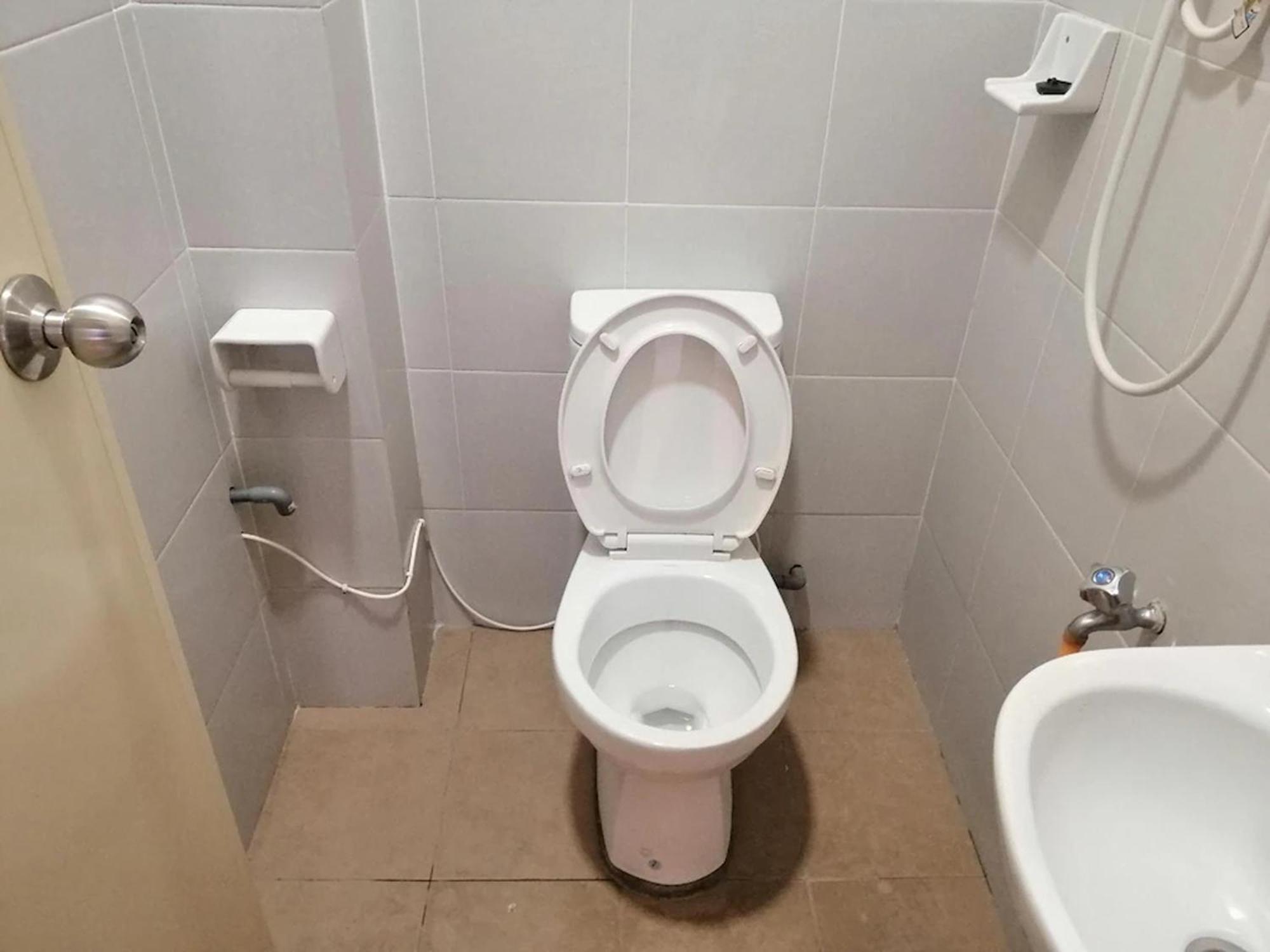 OYO 89985 Js Hotel Johor Bahru Buitenkant foto