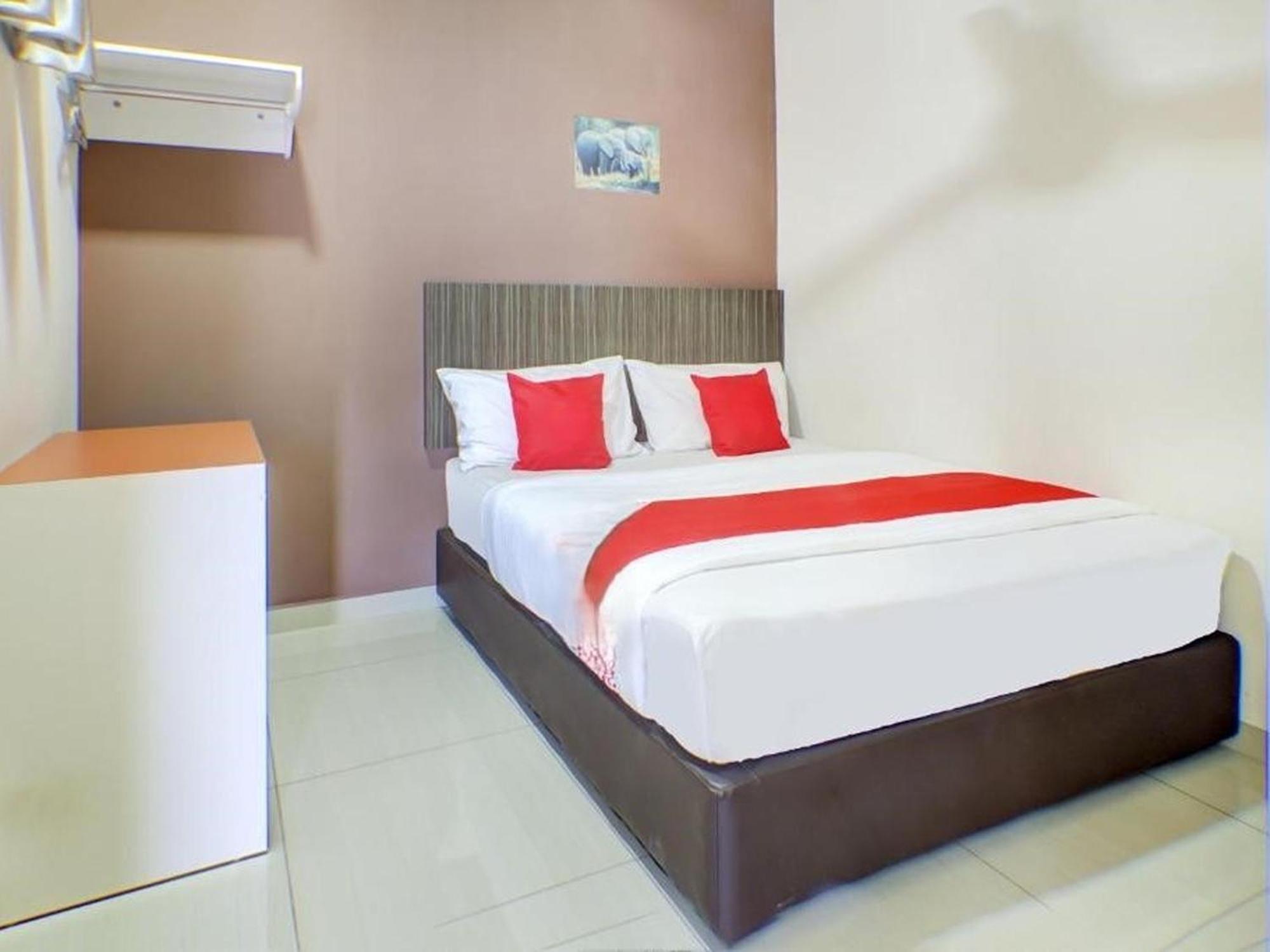 OYO 89985 Js Hotel Johor Bahru Buitenkant foto