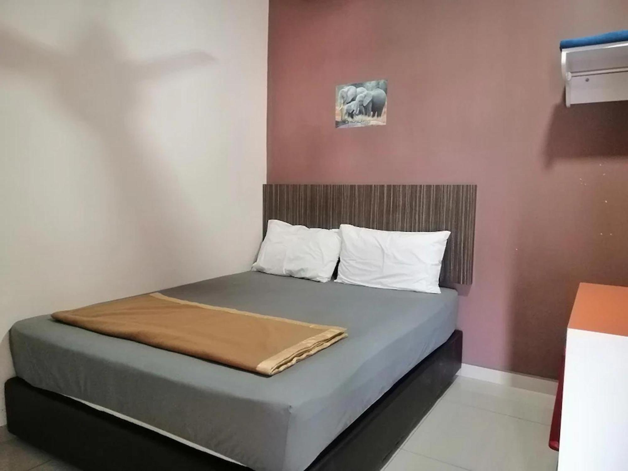 OYO 89985 Js Hotel Johor Bahru Buitenkant foto