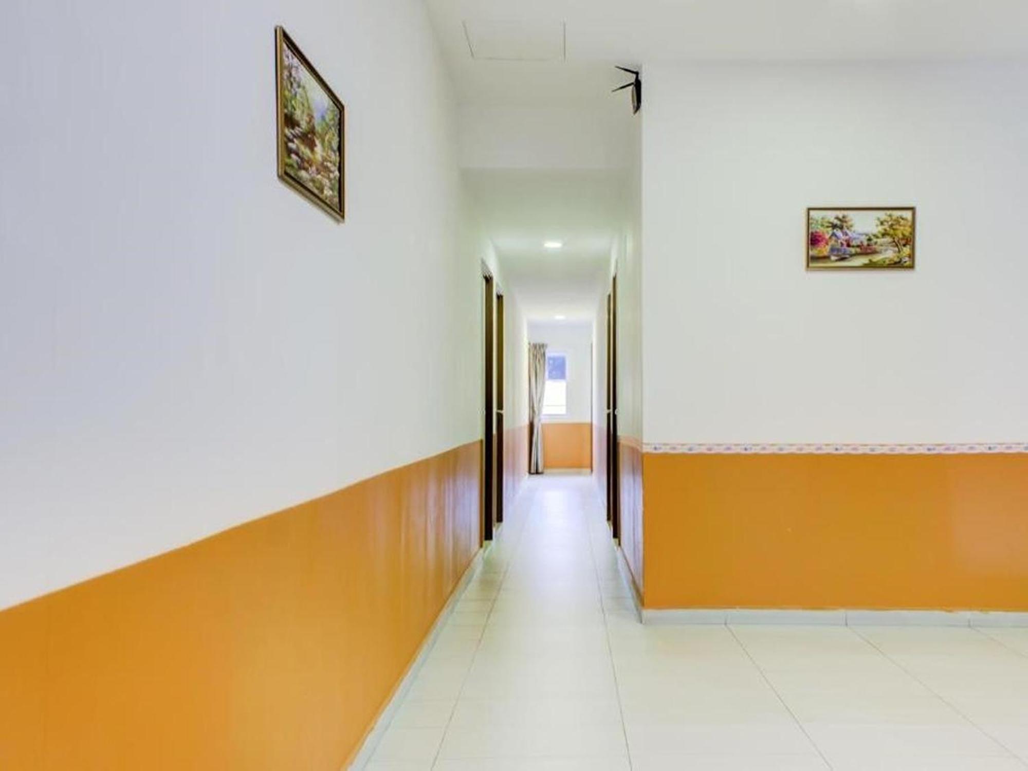 OYO 89985 Js Hotel Johor Bahru Buitenkant foto